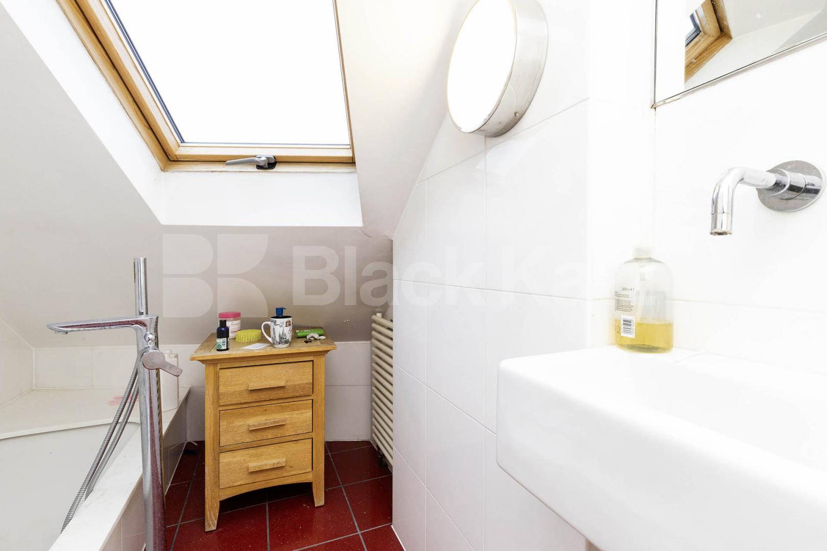 			3 Bedroom, 1 bath, 1 reception Flat			 Pages Lane, Muswell Hill